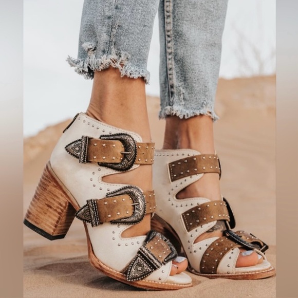 FreeBird Violet Cream Leather Buckle Sandal Heels | Size 9 - Picture 1 of 12